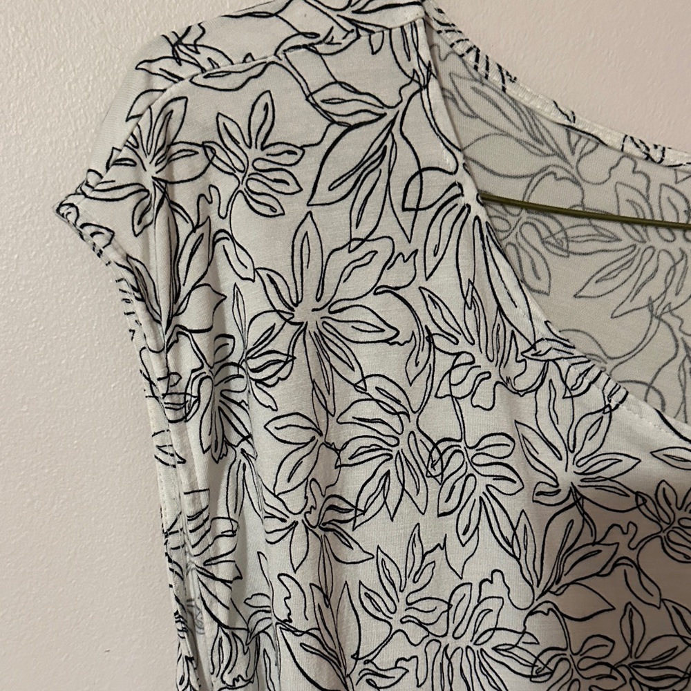 LOFT‎ Monochrome Floral Print Blouse - Picture 5 of 8